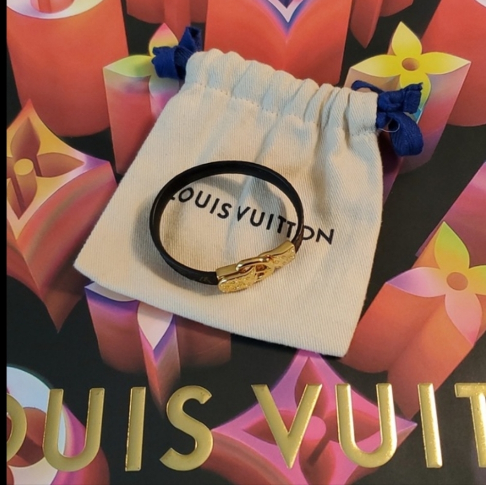 Louis Vuitton Monogram Fasten Your LV Bracelet includes Original Box & Dust Bag - Picture 2 of 9
